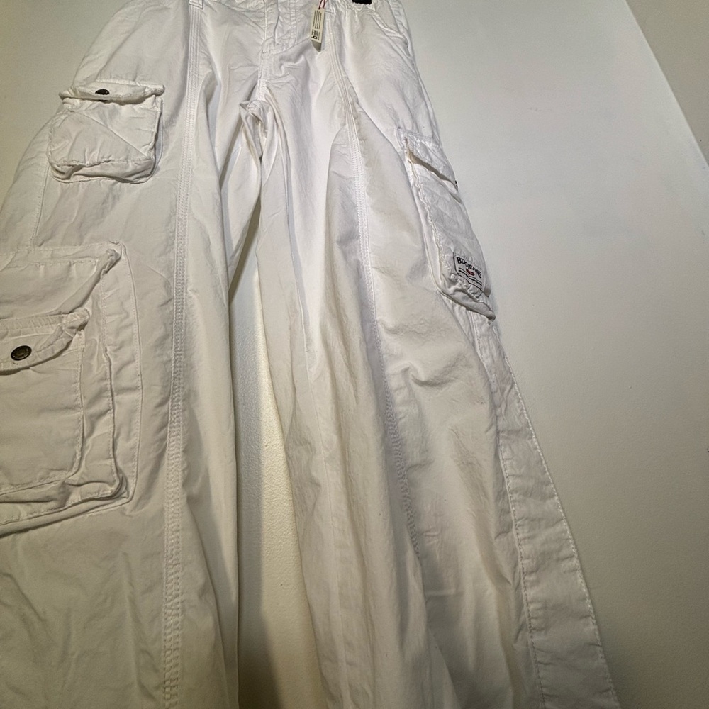 Women Urban Outfitters White Cargo Pants Size small